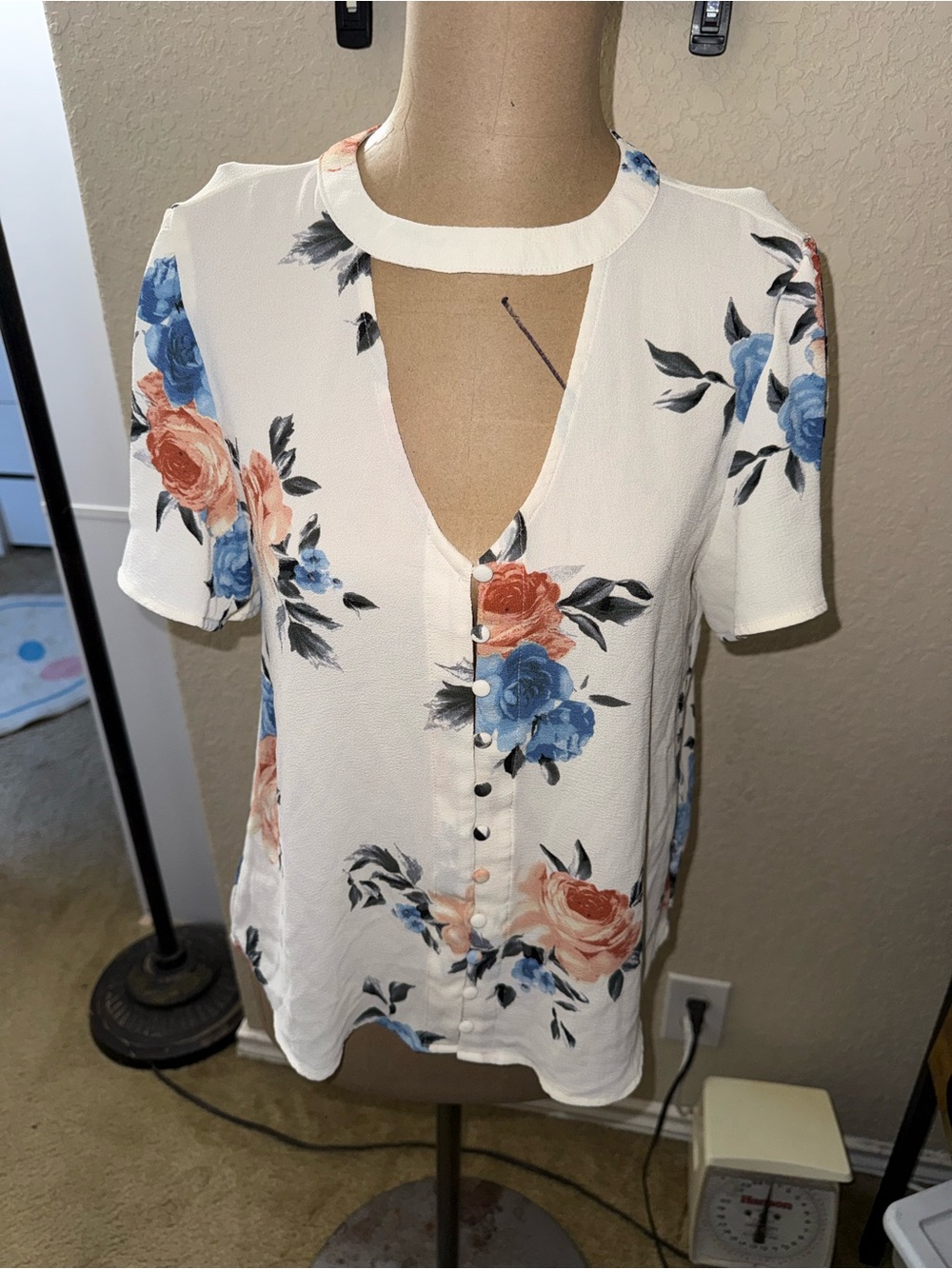 Women’s Sweet Wanderer floral blouse - Picture 1 of 6
